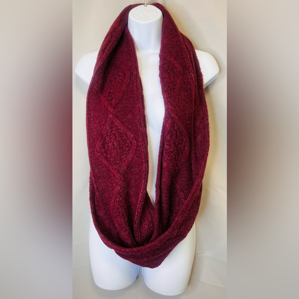 Old Navy Chunky Knit Infinity Scarf Women's One Size Fits‎ All Burgundy Color